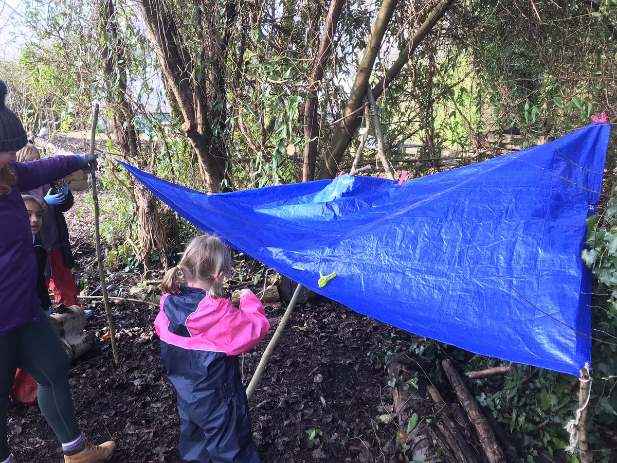 IncrEdibleEdu's tweet photo. #denbuilding was one of the activities at #forestschool 🌳 this morning. 🌳
#portsalfordgreenway #socialenterprise #learningisfunwithus #nature #conservation https://t.co/224vtBFANT