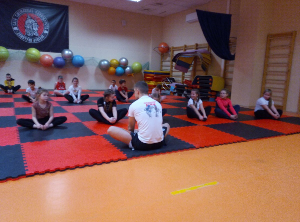 school4nsk's tweet photo. Во 2-4 классах на базе ФСК "Олимп" проходит акция "Победа в спорте - победа в жизни" в поддержку российских спортсменов - участников зимней олимпиады в Пекине. 
@pu_monso
@samminobr https://t.co/mpGhMgBGtK