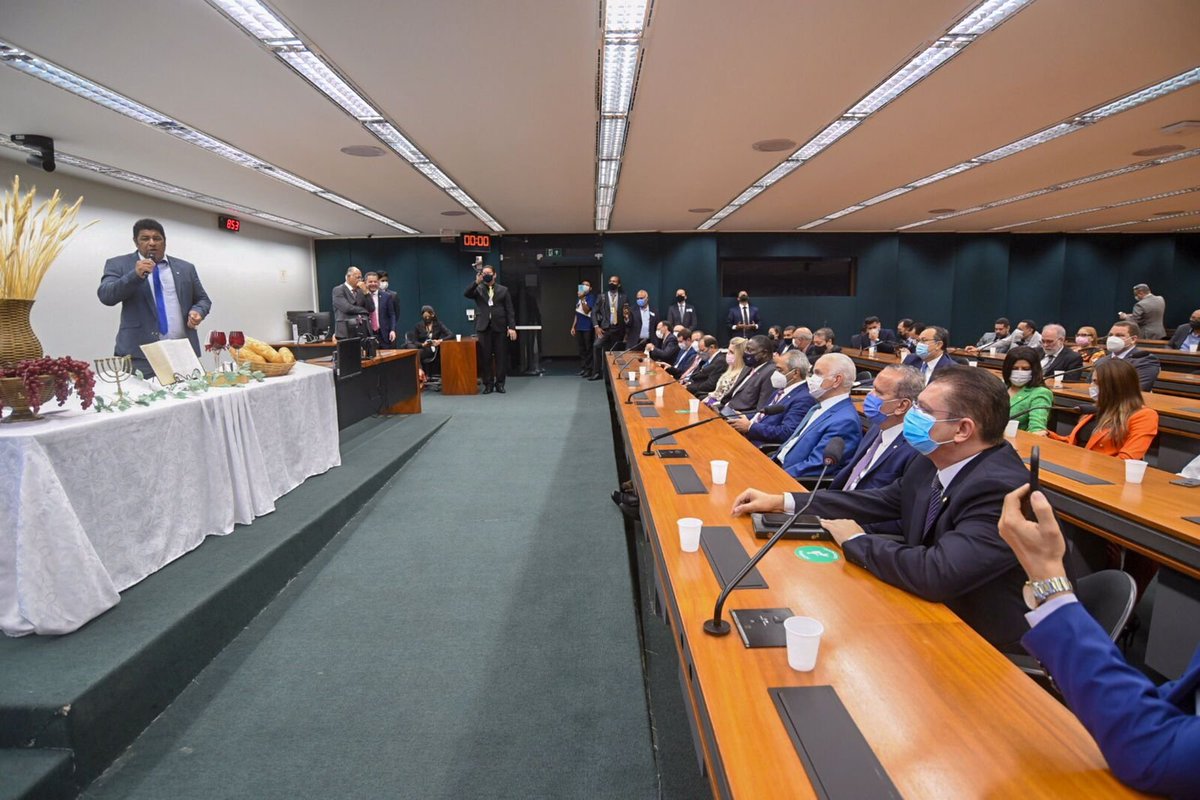 🙏 Registro do encontro da Frente Parlamentar Evangélica. Deputado <a href="/DepSostenes/">Sóstenes Cavalcante</a> será o coordenador do grupo neste ano de 2022. 

<a href="/uniaobrasil44/">União Brasil 44</a> <a href="/democratas/">Democratas</a> @davidbrsoares