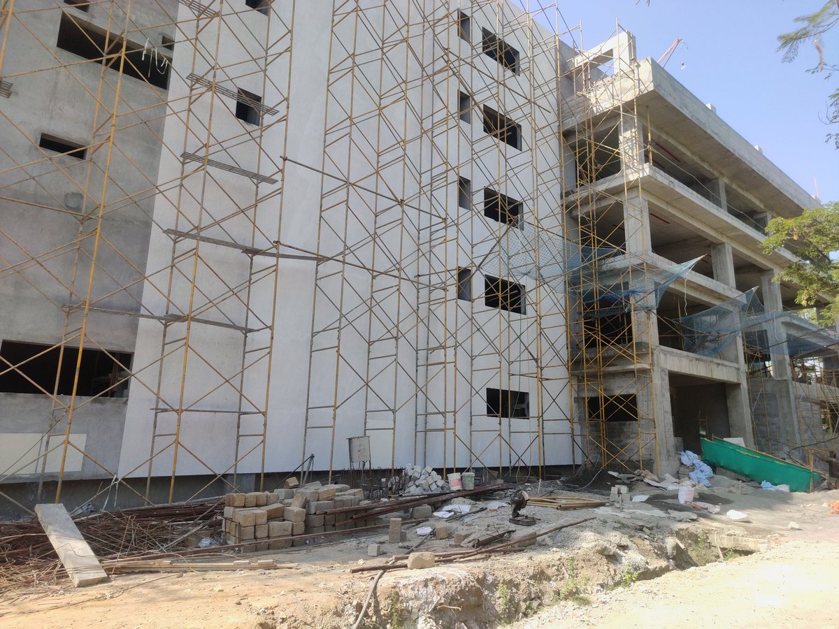 Under-Construction 1,05,000 sq.ft office building for Cholamandalam Finance in Guindy. 

Architect: Umashankar and Associates
Contractor: Harinarayanan Structutals