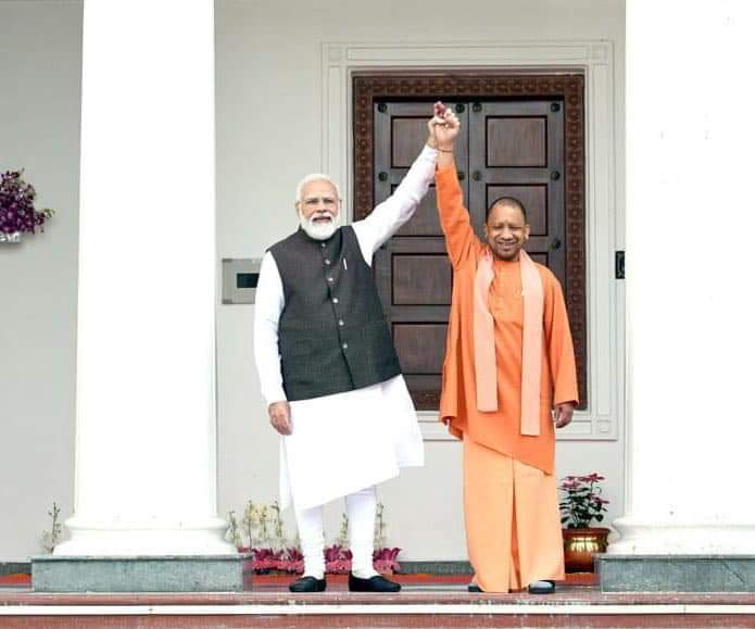 gaurish85Bjp's tweet image. #यूपी_में_मोदी_योगी 
डटे हुए हैं राष्ट्रधर्म पर सीना ताने...कदम निरंतर चलते जिनके, श्रम जिनका अविराम है।
विजय सुनिश्चित होती उनकी, 
घोषित यह परिणाम है॥
@narendramodi @myogiadityanath @sanjivsharmabjp @PPehalwan @madanraibjp @Bjp4Ghaziabad @BJP4UP @upwestbjp