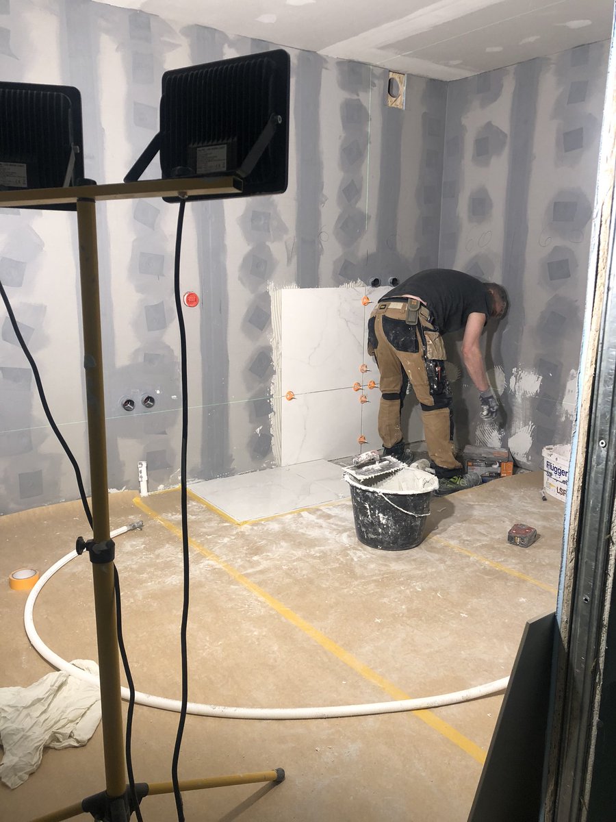 Oppdatering av boligen på Østkanten 

Her er det fortsatt bra driv i fremgangen og vi nærmer oss den mest spennende delen av prosessen der resultatene begynner å vise seg ⚒️🏚🏠