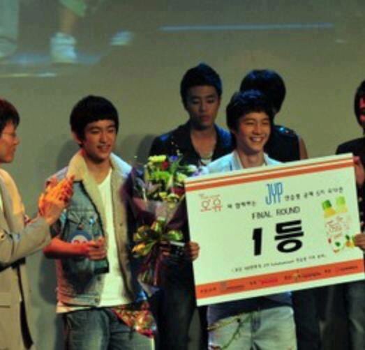 kooksgyeom7's tweet image. Jinyoung and Jaebeom has been with each other since 2009 and in december they'll serve the military together. 

no one touch me. who's cutting onions here?😭😭😭