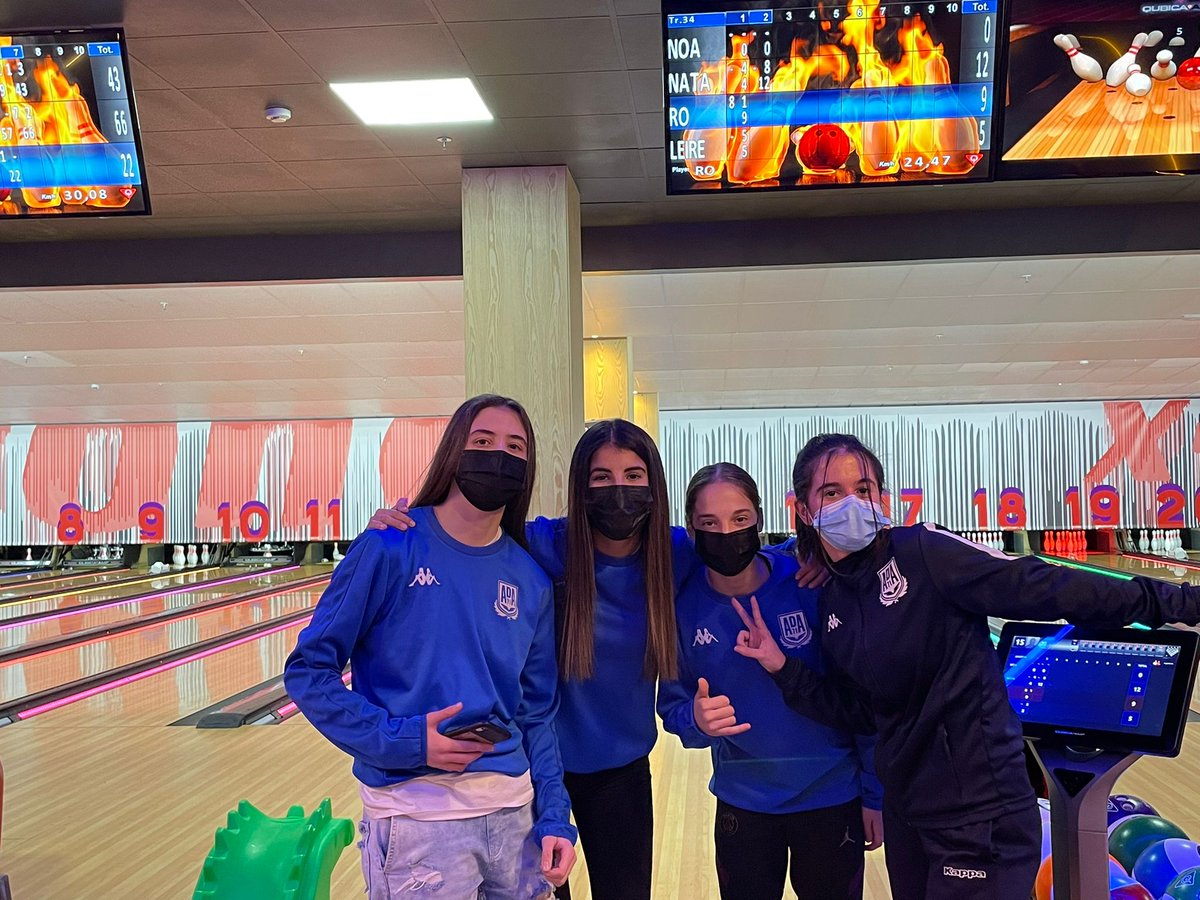 Esta semana cambiamos el césped ⚽ por la pista de bolos 🎳