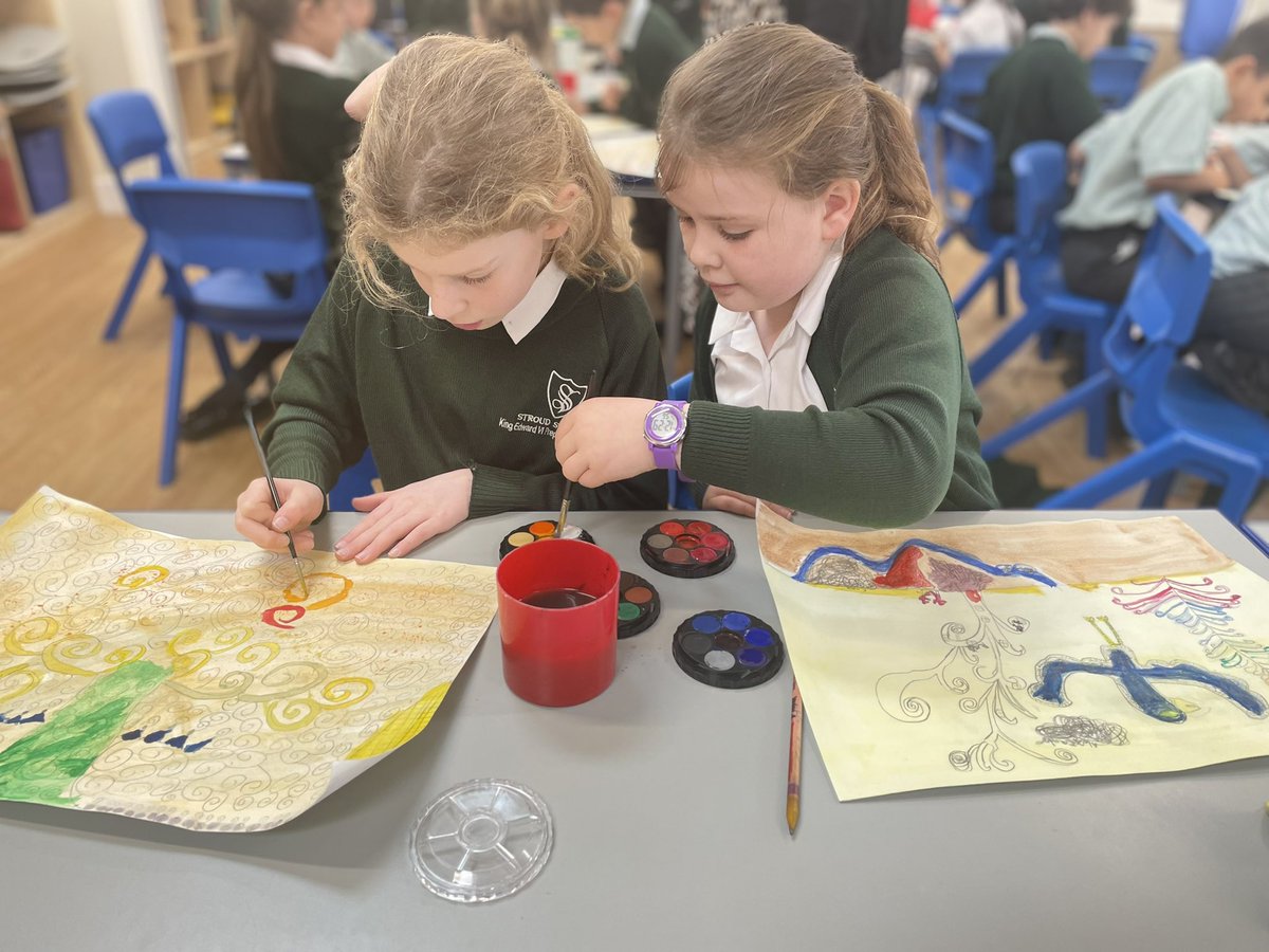 KESPreparatory's tweet photo. #StroudY3 busy artists today in Year 3, continuing with their artwork in the style of Gustav Klimt #StroudCreativity https://t.co/Ek4G5xDTdC