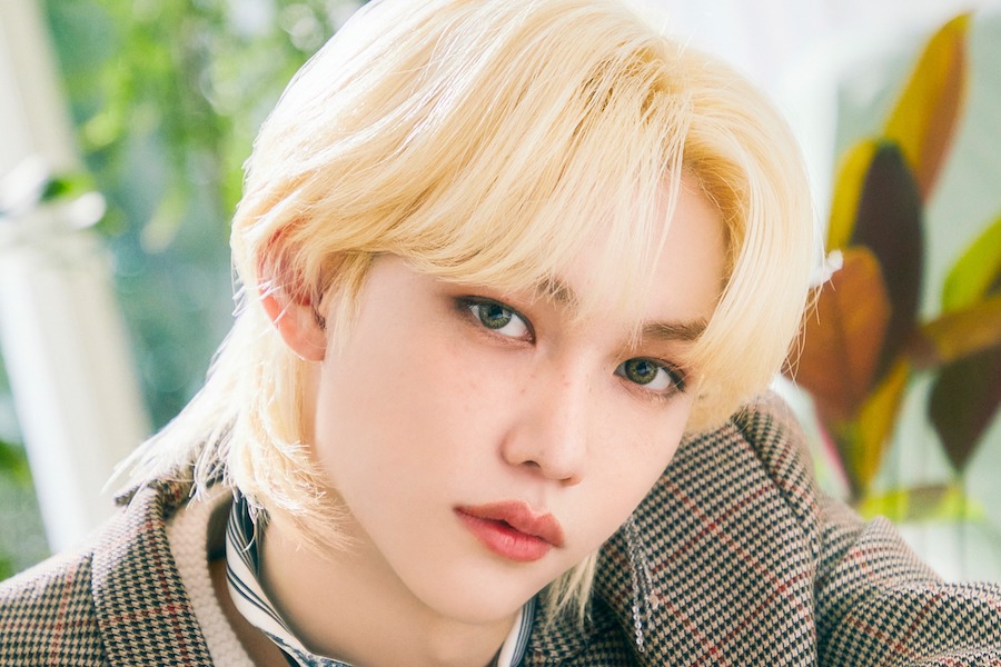 soompi's tweet photo. Stray Kids' Felix Injures Back + Upcoming Fan Meeting Performances To Be Partially Adjusted  
https://t.co/jTolc8I4EU https://t.co/fJycVYeKoC