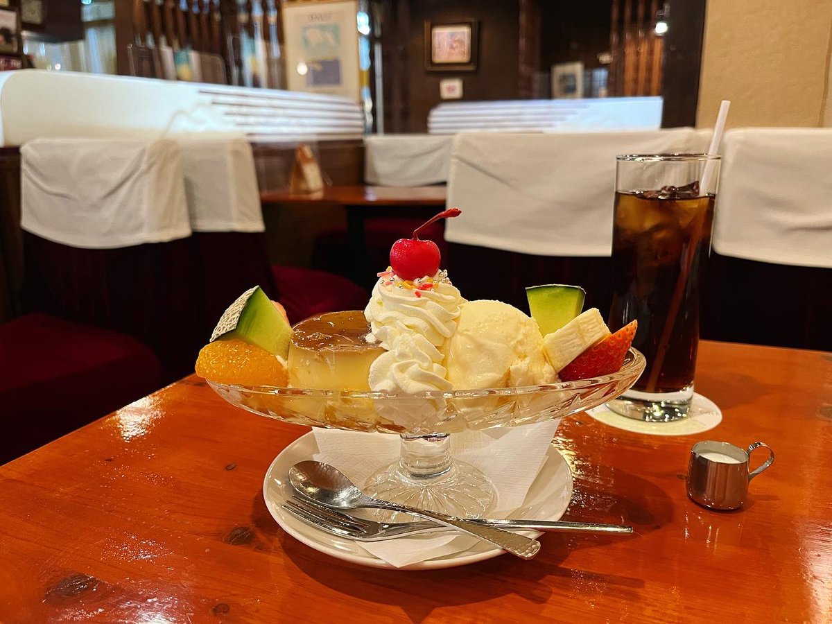 magicalUEDA7's tweet photo. 喫茶店��好きな所以は時間の流れがとてもゆっくりだから。
その好きたる所以を思う存分味わえる場所に出会えた。
まさにタイムスリップ
昭和レトロなあったかみのある空間でプリンアラモードとアイスコーヒーを
ときめいた〜😳
#カフェ巡り
#喫茶店巡り
#品川
#cafeDALI
#写真好きな人と繋がりたい https://t.co/fpnT4VB8jJ