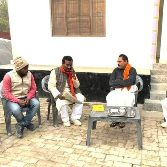 Ravindranathbjp's tweet photo. जन सम्पर्क करते हुए गाँव कोछिया  

आप का सेवक 
श्री  रवीन्द्र नाथ त्रिपाठी विधायक 
प्रत्यासी 392 विधान सभा भदोही 🚩फिर एक बार भाजपा सरकार 

जय श्री राम 🚩🚩 https://t.co/K7nVFqOps8