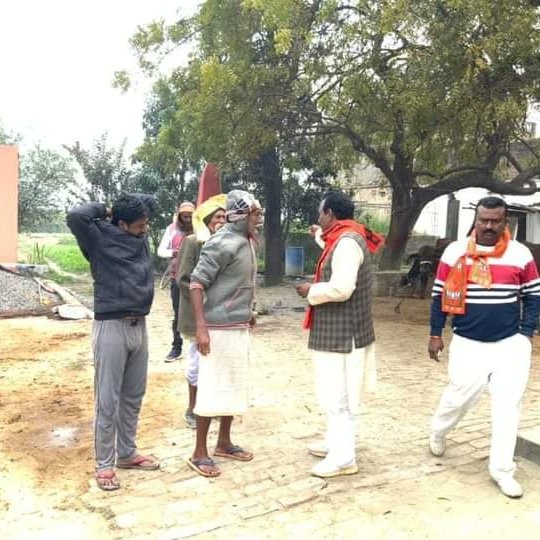 Ravindranathbjp's tweet photo. जन सम्पर्क करते हुए गाँव कोछिया  

आप का सेवक 
श्री  रवीन्द्र नाथ त्रिपाठी विधायक 
प्रत्यासी 392 विधान सभा भदोही 🚩फिर एक बार भाजपा सरकार 

जय श्री राम 🚩🚩 https://t.co/K7nVFqOps8