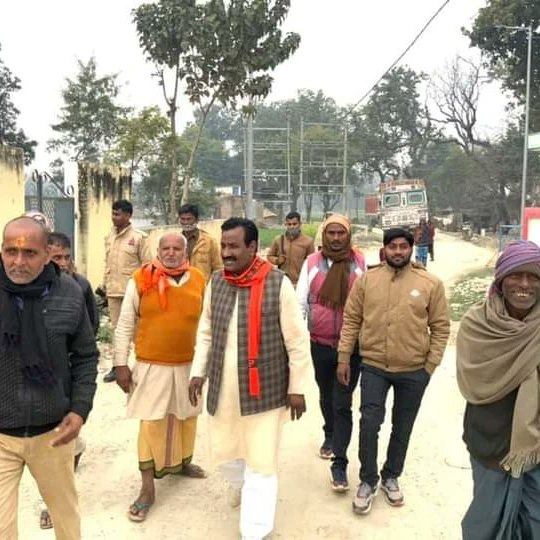 Ravindranathbjp's tweet photo. जन सम्पर्क करते हुए गाँव कोछिया  

आप का सेवक 
श्री  रवीन्द्र नाथ त्रिपाठी विधायक 
प्रत्यासी 392 विधान सभा भदोही 🚩फिर एक बार भाजपा सरकार 

जय श्री राम 🚩🚩 https://t.co/K7nVFqOps8