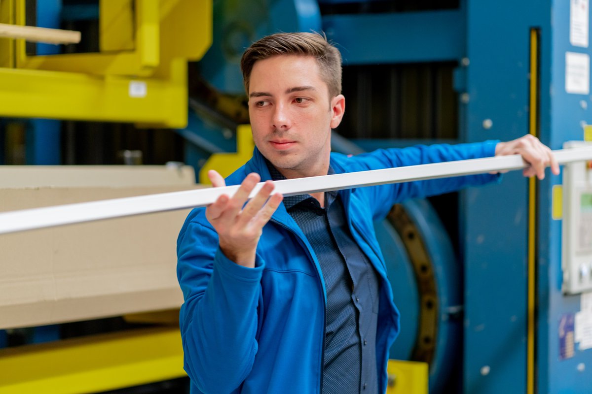 ahoch3_augsburg's tweet photo. Wir holen uns Impressionen bei Unternehmen aus der Region Augsburg! 🕵 Zu Besuch bei der AUMÜLLER AUMATIC GmbH haben wir uns angesehen, wie Lösungen zur Fensterautomation hergestellt werden und wie vielfältig die Arbeiten sind🦹#wirsinda3 
Bilder: Christian Strohmayr https://t.co/fsWGHPm0Nf