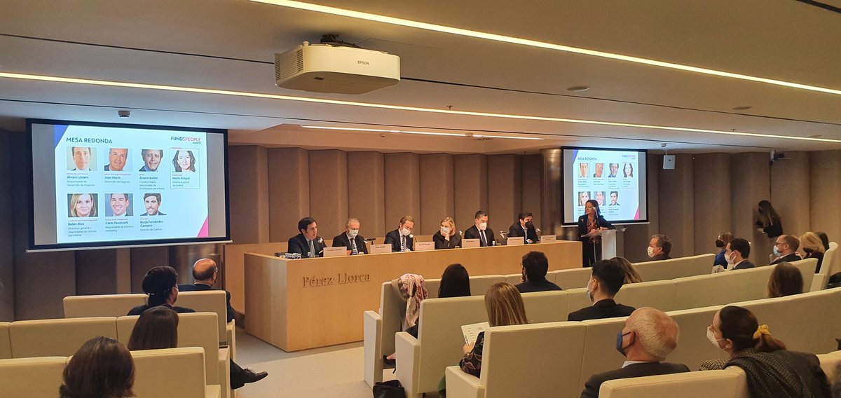 RaquelAlonsoRo's tweet photo. #FundsPeopleEvents hoy primer evento presencial presentacion del libro Invertir con impacto @FundsPeople https://t.co/Kgccxlhylt
