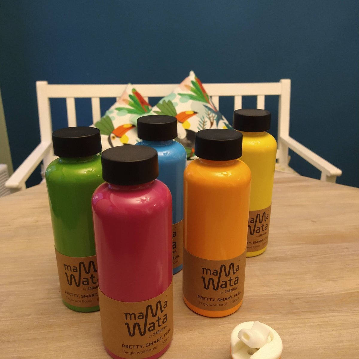 Kennen jullie het verhaal van Mama Wata? Zij engageren zich door het volledige volume van de co2 uitstoot te compenseren via herbebossing.
Mama wata = speels design + een duurzame oplossing voor je dagelijkse hydratatie.
devreemdeeend.be/?s=drinkfles&p…