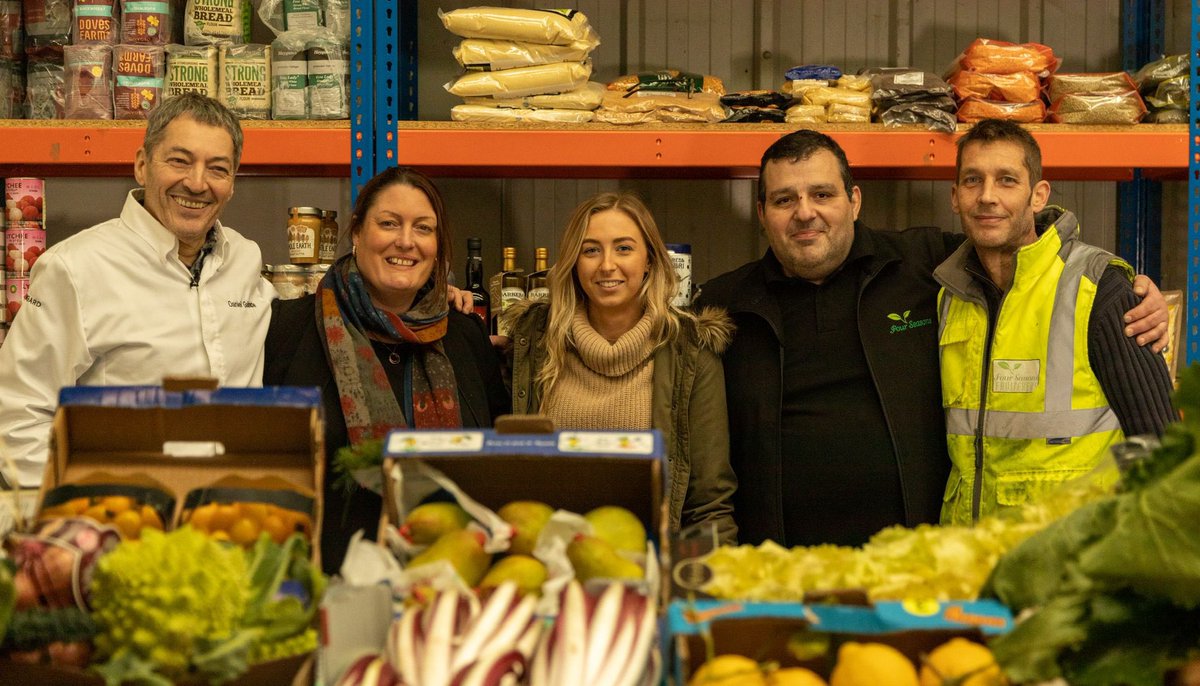 catmfarinha's tweet photo. Fab day at Four Seasons Foodservice #cricklade with @danielgalmiche and @alicia_kember shooting the A-Z of seasonal fruit and veg in film and stills with @garethdmedia - Great to see such passion and joy for top quality ingredients from both a top ⭐️chef and a wonderful supplier! https://t.co/eY74EgndG0