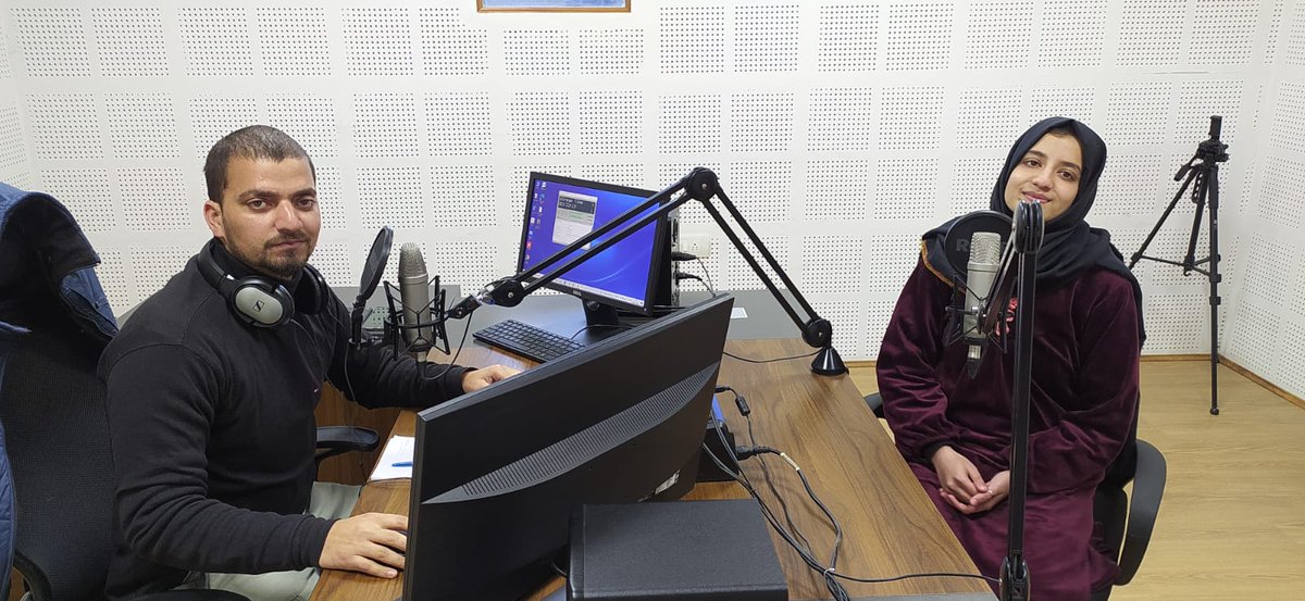 ToofaniBaba1's tweet photo. LIVE SESSION ON RADIO CHINAR WITH Ms. HUMAIRA JAN, FIRST FEMALE RAPPER FROM GANDERBAL
#FirstFemaleRapperGanderbal
#FutureofKashmir
#YoungArtistsofKashmir https://t.co/DtZcKNtE3R