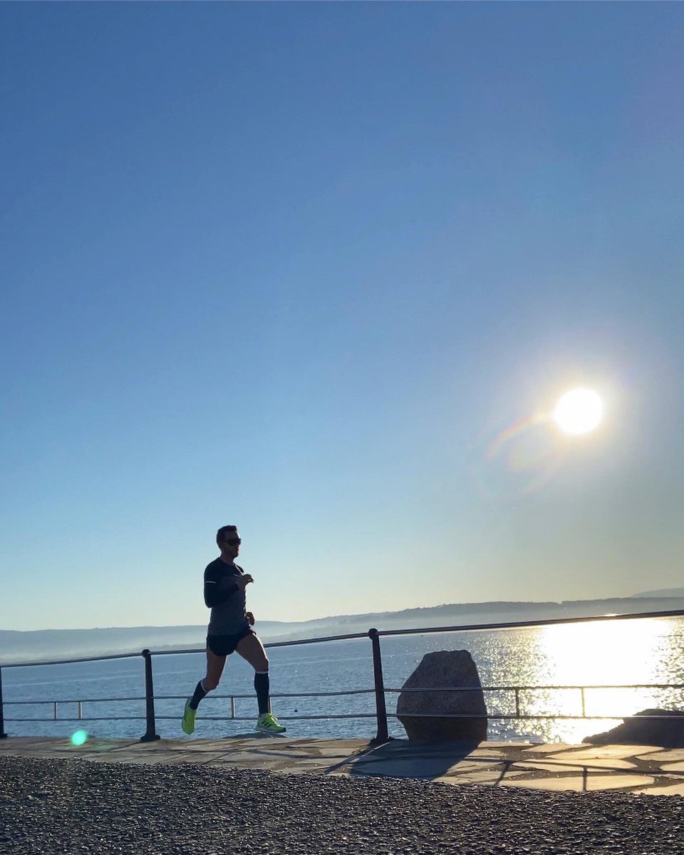 DeividFern's tweet photo. 🔷🔷 Corriendo y disfrutando 🔷🔷

No todo es correr mirando el reloj y viendo tiempos, distancias…. A veces salir a correr es disfrutar de correr en si mismo… en un ritmo que te sientas cómodo, disfrutando del paisaje, de tu música etc…
#run #running #correr #mar #galicia https://t.co/HrVpE0Vumh