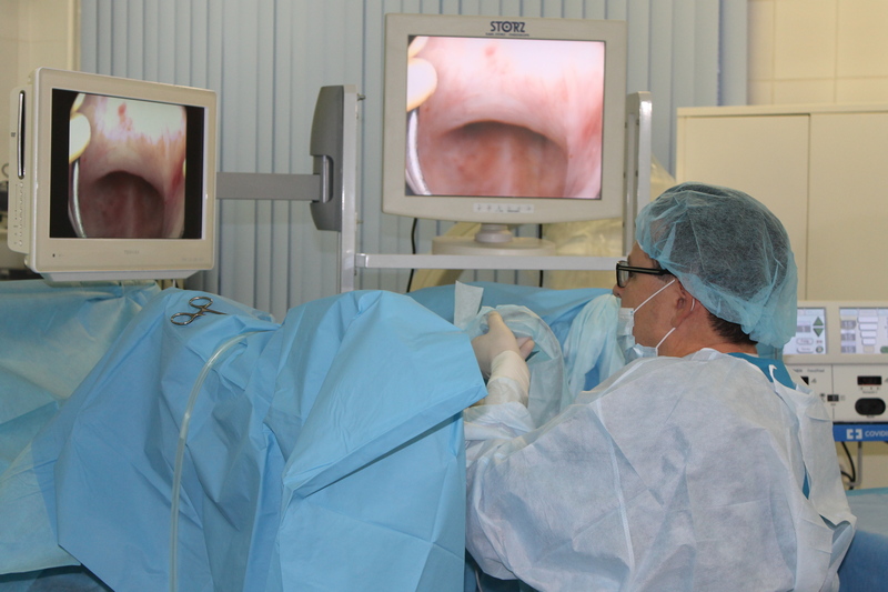 ❤Благодарность от пациентки нашего стационара. Операция по удалению достаточно большого камня, возраст женщины весьма почтенный... Все непросто, а какие добрые слова!
7gkb.ru/fm/read.php?13…
Фотографии из операционной: 1. Е.А. Варенцов (в центре), 2. П.Н. Соломатников