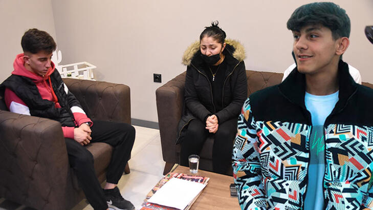 muhendisyenn's tweet photo. Tolga Daşkıran adlı 19 yaşında bir genç var. 
Afganistan uyruklu bir adam karısının tam 16 yerinden bıçaklıyor. Olay anında herkes izliyor. Tolga Daşkıran olaya müdahale ediyor ve zanlı yaralanıyor. Tolga Daşkıran ise tutuklanarak cezaevine gönderildi. 

#TolgaDaskıranİcinAdalet https://t.co/OR2FRwAC5v