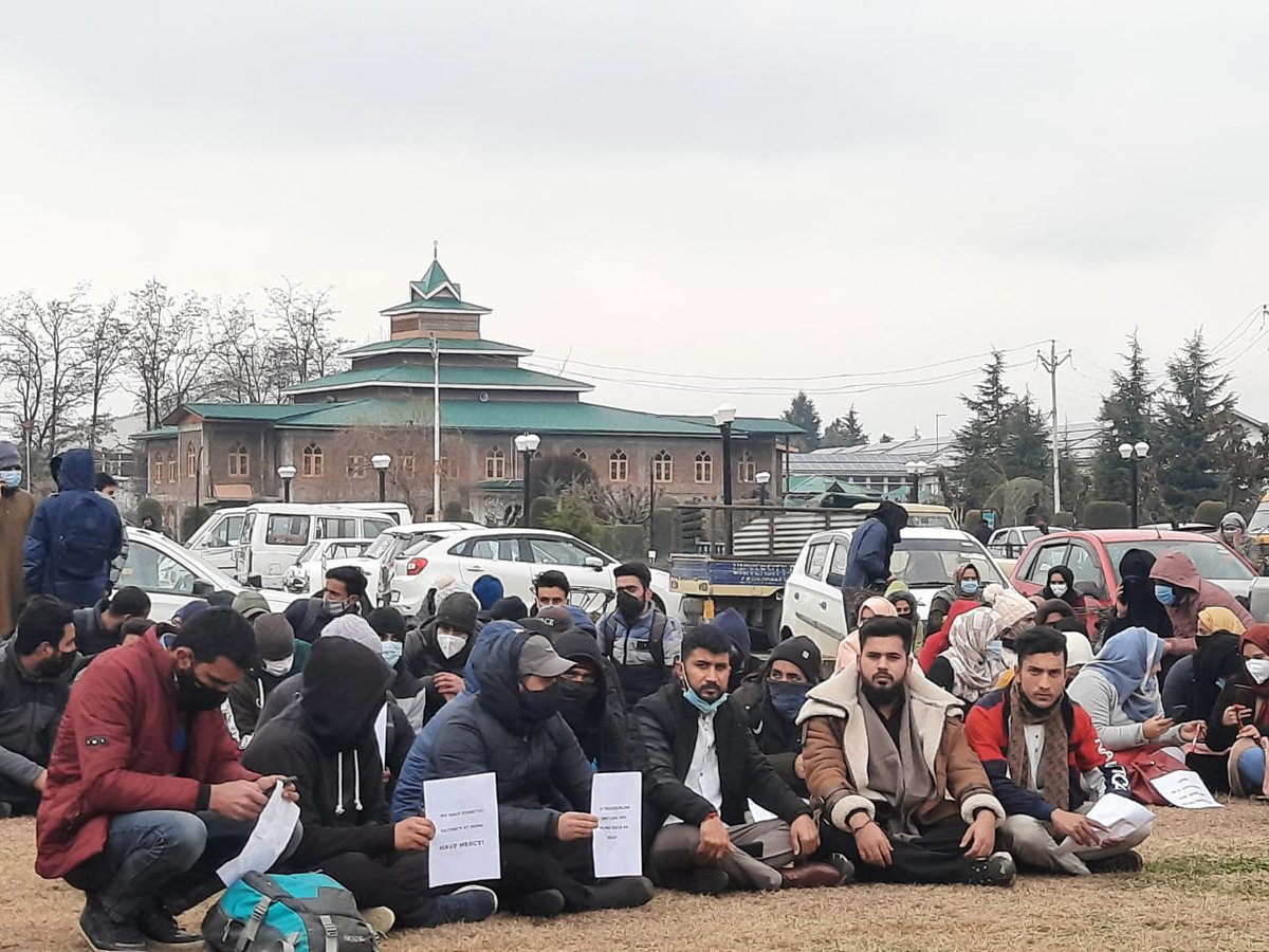 kashmir University administration is betraying students in day light , we believe in peace and normacy but #KU is creating chaos in valley , firstly they assured that mode of exam will be online 100% , the innocent students boycott protest to maintain stdn. Admn relation .