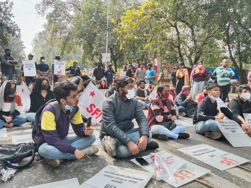 ManjeetSinghss's tweet photo. #DelhiUniversity #ReOpenCampus https://t.co/7cMww6iSnO