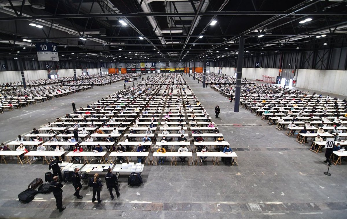 🔴Mejora de los procesos selectivos de acceso a la Policía Nacional 

➖Se eliminará la #ortografía como prueba de selección

➖Se determinará el número máximo de aptos en la prueba de conocimientos

➖El ingreso a Inspector por #oposición libre mantiene el idioma voluntario