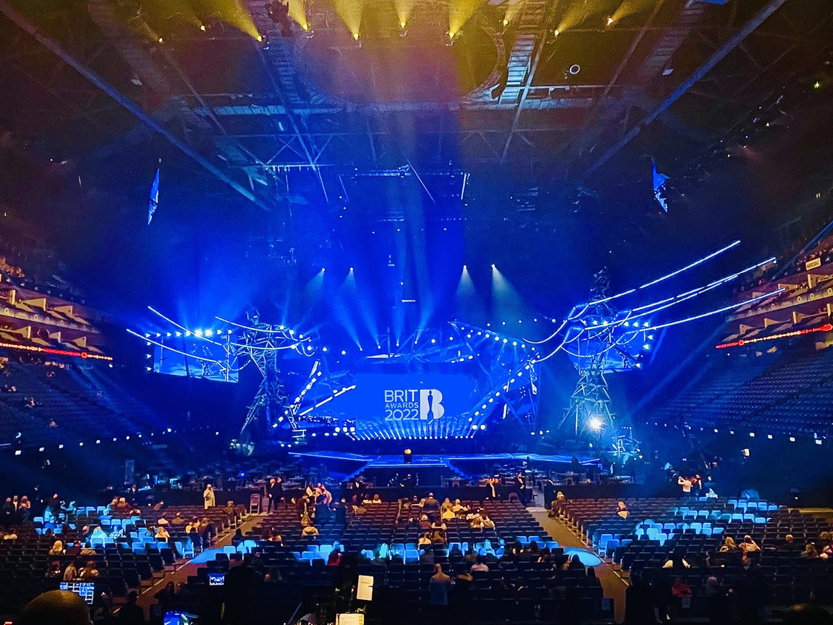 badmoneyuk's tweet photo. Cracking night at #TheBritAwards https://t.co/eisXlQ9gHQ