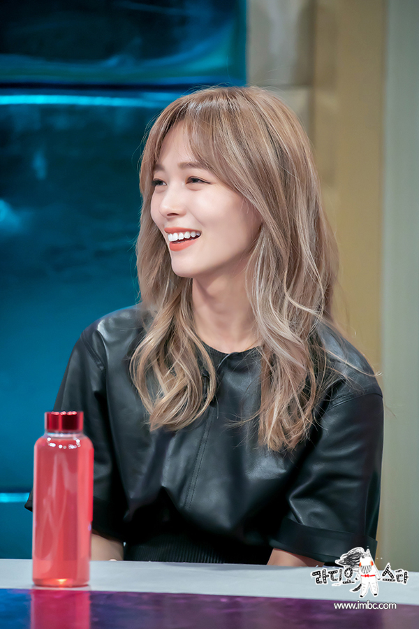 Ent_Polaris's tweet image. [선예]

수요일 밤은 선예가 책임집니다 💜
&apos;소리꾼 도시 여자들&apos; 특집 🎤🌟
본방사수 가보자고 🔥

MBC &amp;lt;라디오스타&amp;gt;
오늘 밤 10시 30분 방송 📺

[사진 제공 = iMBC]
⠀
#선예 #MBC #라디오스타 #소리꾼도시여자들