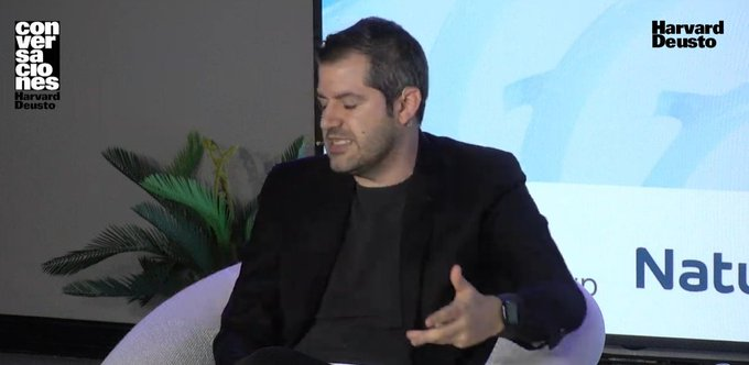 Havas_ES's tweet photo. David Pueyo habla de 4 claves para generar #Engagment, haciendo referencia al estudio #XIndex de @HavasCX: confianza, construcción de experiencias más inclusiva, estar al servicio del cliente y ofrecer una experiencia más personal
@thepueyo @HavasMediaGroup @HarvardDeusto https://t.co/Hs3fAeJRed