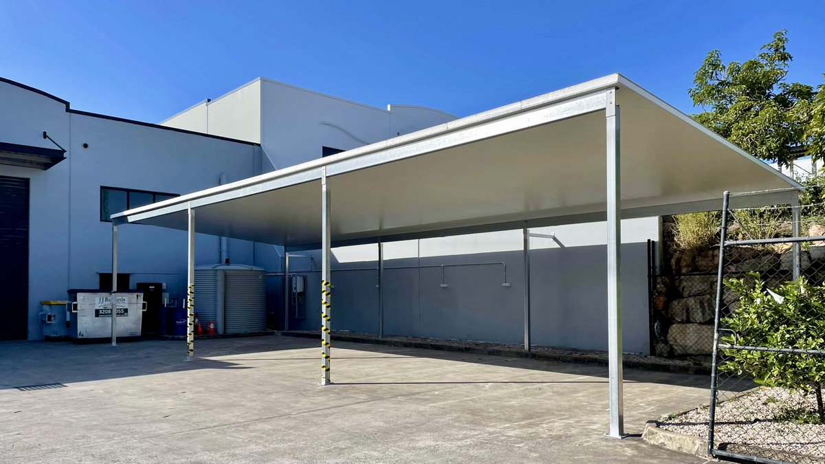 Coolphase4's tweet photo. Down time is build time!

While our projects have been delayed and ravaged by Covid we’ve continued to keep busy. 

Our new outdoor undercover area is complete. A great space to keep our cold rooms protected.🤙🏼

 #coolphase #craftsmanship #legendary #coldrooms #livethechill https://t.co/iPNhYT8sav