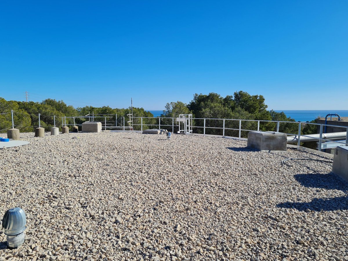 🚧 A #Torredembarra, hem finalitzat la construcció del dipòsit auxiliar del Pujol i aquesta setmana es posarà en marxa.

💧 Amb 2.500 m3 de capacitat, permetrà subministrar aigua mentre s'executen les obres de reparació del dipòsit antic, que començaran la setmana vinent.