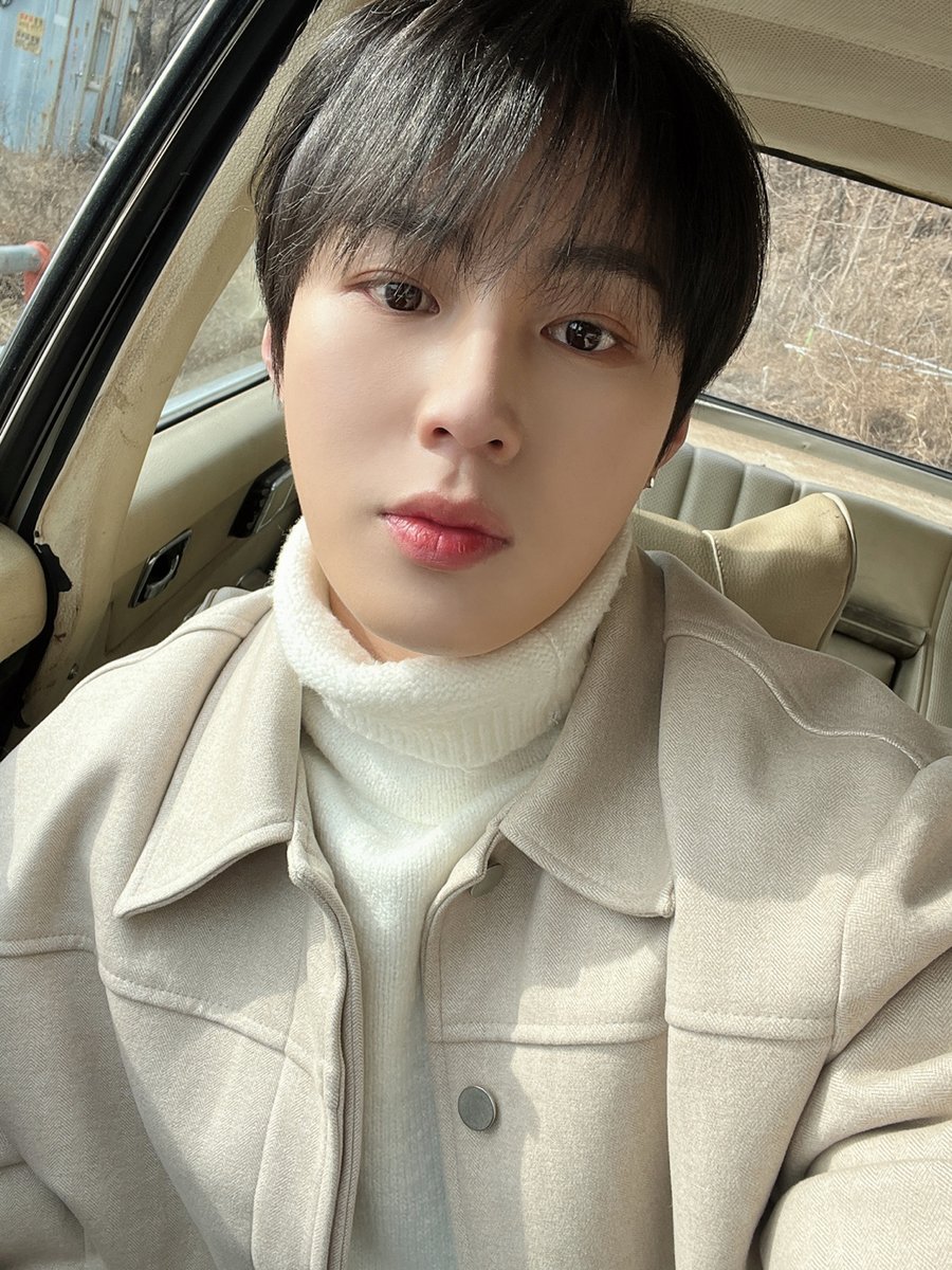 BPM_HSW's tweet image. 📸
눈을 감아도 자꾸 생각나는 성운이☁
늘 고마운 성운 옆 하늘들이 편히 들어주길 바라요💜💙💛

🍈 kko.to/Qvx8e_TNy
🧞 genie.co.kr/Y30Q33
🎥 youtu.be/aJo4cFbK_bM

#하성운 #HASUNGWOON
#YOU