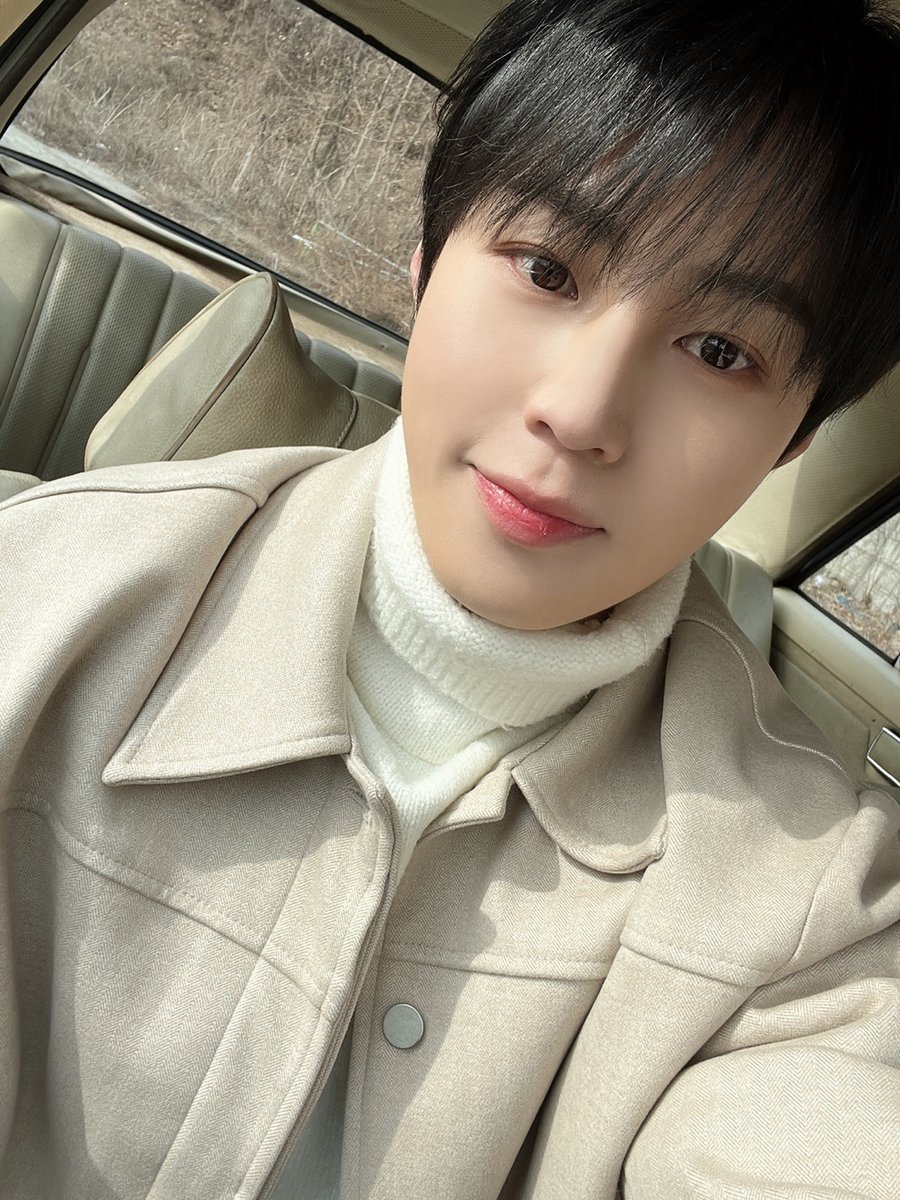 BPM_HSW's tweet image. 📸
눈을 감아도 자꾸 생각나는 성운이☁
늘 고마운 성운 옆 하늘들이 편히 들어주길 바라요💜💙💛

🍈 kko.to/Qvx8e_TNy
🧞 genie.co.kr/Y30Q33
🎥 youtu.be/aJo4cFbK_bM

#하성운 #HASUNGWOON
#YOU