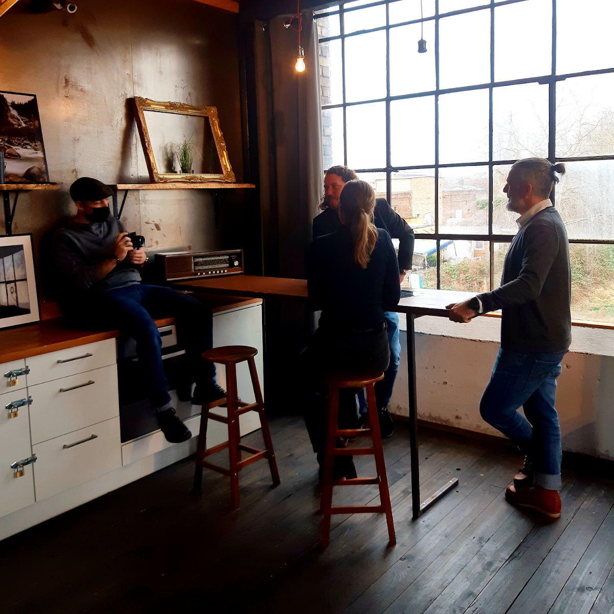 Carta_eu's tweet photo. Tolle Location: Im Bau 113 von Steffen Beck trifft industrieller Charme auf Funktionalität. Wir sind schon sehr gespannt auf unsere neuen Team- und Portraitbilder! 🤩✌️#bau113 #industriehofspeyer #allegetestet #fotoshooting https://t.co/06Jlj4pemx