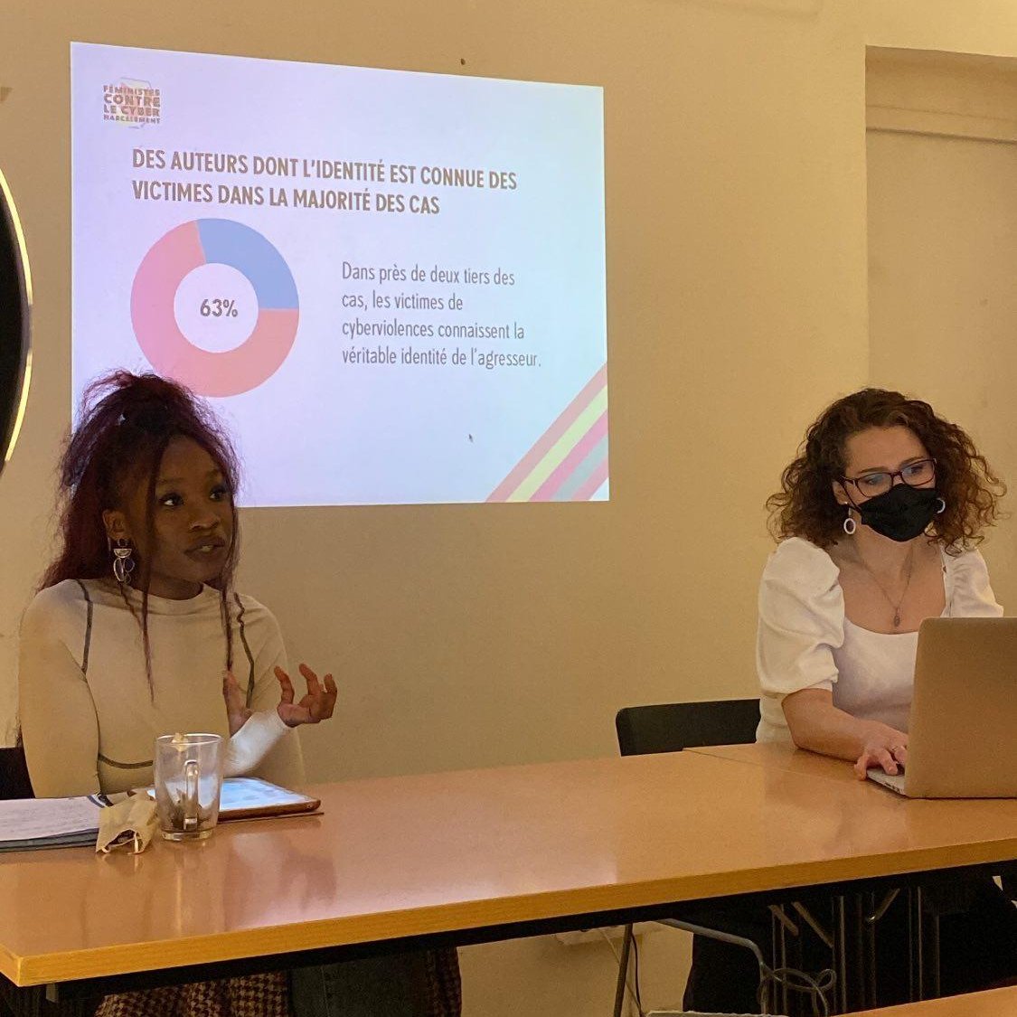 VsCyberH's tweet photo. 🔛Nous présentons notre #EnqueteCyberviolences nationale conduite par @IpsosFrance, RDV ici et en live sur Insta, nos cofondatrices  @veryrarebanana
 &amp; @curiosarama exposent nos conclusions &amp; répondront à la presse, aux assos &amp; aux militantes présentes 👇🏽 https://t.co/8YvC4lGDim
