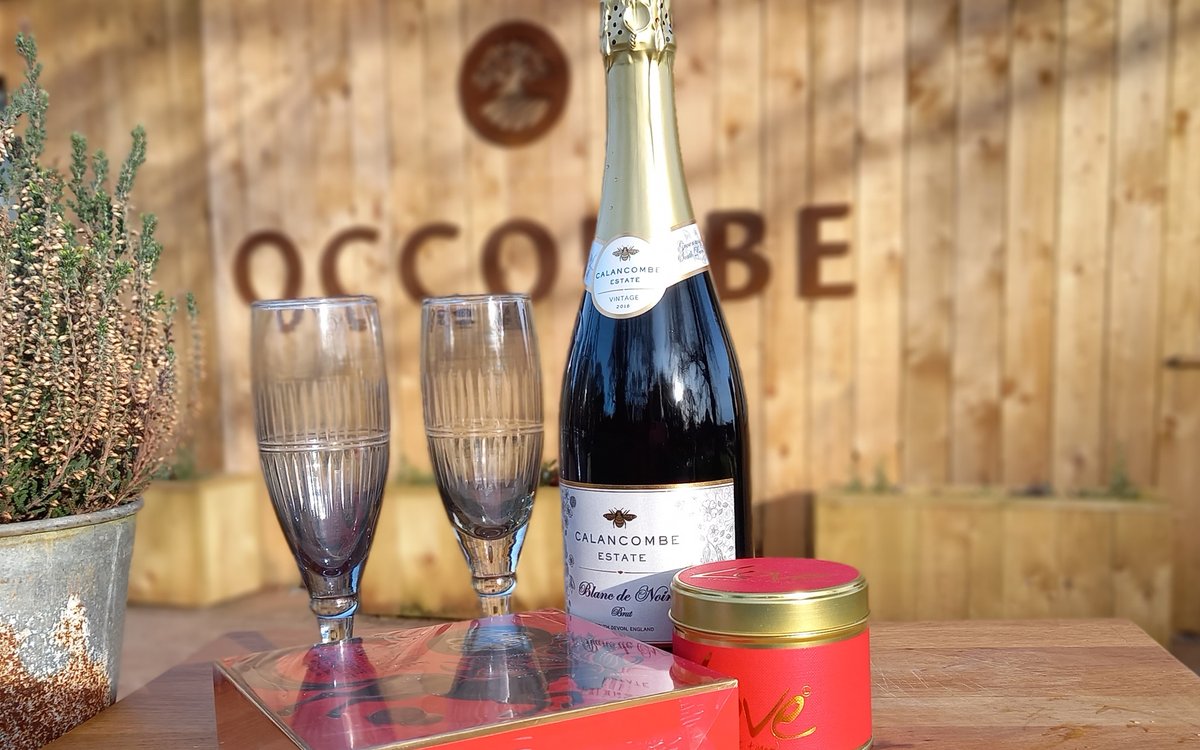 Occombe_Farm's tweet photo. There's only a few days until Valentines Day and we've got it covered here at Occombe. All you need to say I love you, in style! Gorgeous hampers, local bubbles and delicious foods for the perfect date night in!
#occombe #dineinfor2 https://t.co/VzVjypRk5M