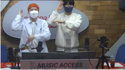 raerst's tweet photo. #DANN #단 #KINGDOM #킹덤 #DJLEX #MUSICACCESS #MAMVP
every time they're doing challenge together, DJ Lex is the most happy person on the studio. X'D https://t.co/KwbwzUOL6w