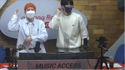 raerst's tweet photo. #DANN #단 #KINGDOM #킹덤 #DJLEX #MUSICACCESS #MAMVP
every time they're doing challenge together, DJ Lex is the most happy person on the studio. X'D https://t.co/KwbwzUOL6w