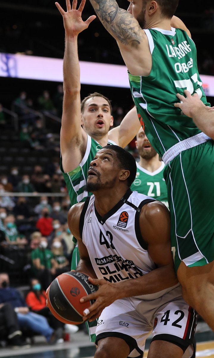 OlimpiaMI1936's tweet photo. 📽 Gli highlights della vittoria di Kaunas, la numero 16 in @EuroLeague ➡ https://t.co/t1MRFvgElD
🔝 Delaney Top Scorer: 20!
⭐ Doppia doppia per Hines: 11 punti e 10 rimbalzi!
✌🏼 In doppia cifra anche Daniels (15) e il Chacho (10)
#insieme #EuroLeague #ZALAXM #ForzaOlimpia https://t.co/wQNytkLFyi