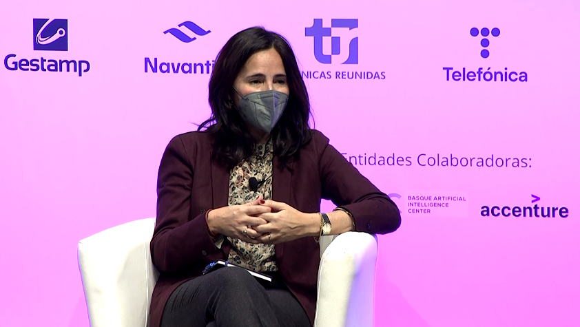 IndesiaOrg's tweet photo. 💭 "Hay distintos agentes en el ecosistema económico y social. Por un lado, las empresas tractoras, que tienen capacidad y recursos para entender lo que es la #IA, y pueden dar ejemplo a PYMES que pueden tenerle miedo." - Nerea Aranguren, Vicepresidenta del #BAIC | #ForoIndesIA https://t.co/iOXwbmhwOB