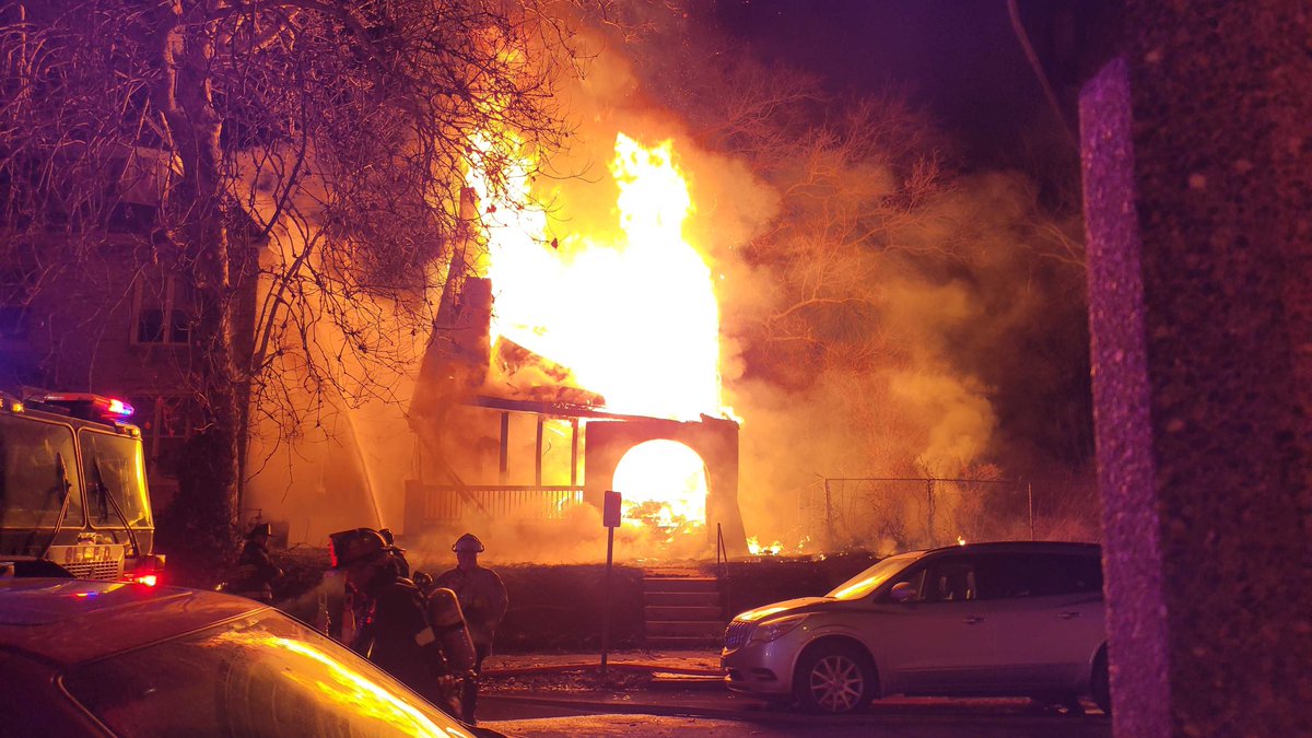 BREAKING OVERNIGHT: @Midnight_KMOV on the scene of a house fire in North St. Louis. Details on @KMOV #n4tm https://t.co/YmGAWLxCUQ