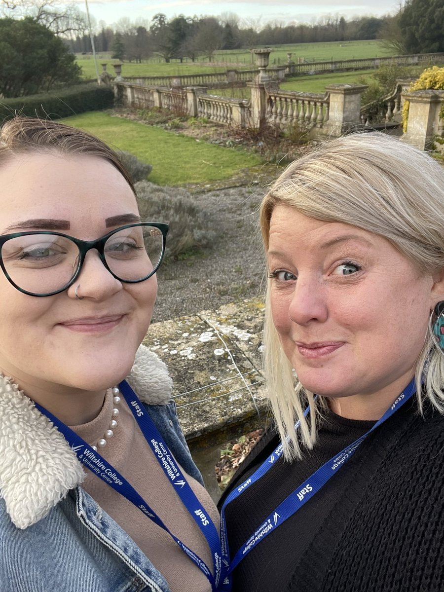 janinej1508's tweet photo. Recruitment Team!! 🙌 Great to be back on campus this week! Our office view is the best! #lackham #recruiter #recruiterlife https://t.co/DT6xZz81wS