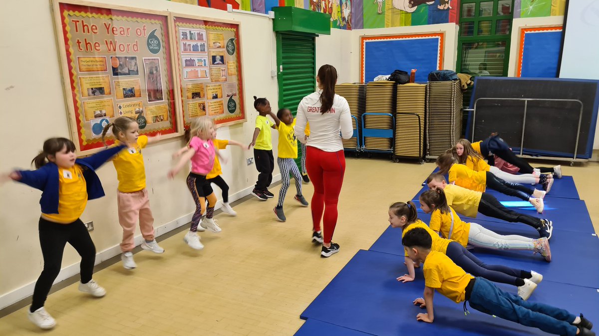 St_Benets's tweet photo. Y1 being superstars in their @sportsfs circuits with GB athlete @lucyturnerx https://t.co/mGugsr4a1C