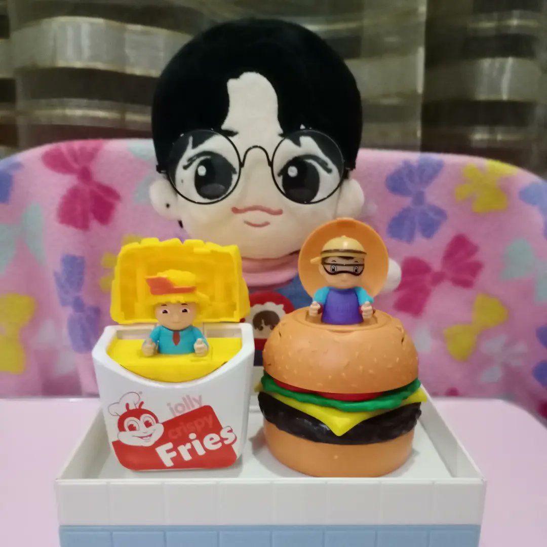 jeannejsh_26's tweet photo. Dongdongie w/ his Jollibots friends (Yum and Popo) ππ
@AB6IX @Jollibee
#AB6IX #μμ΄λΉμμ€ #KimDonghyun #κΉλν #Jollibots https://t.co/g8scEN8cCx