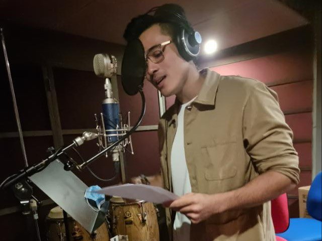KapusoAllAccess's tweet photo. LOOK: Xian Lim (@XianLimm) and Glaiza De Castro (@glaizaredux) recording the theme song of their upcoming series “False Positive.”

#FalsePositive | Soon on GMA Telebabad https://t.co/9192MWhlHJ