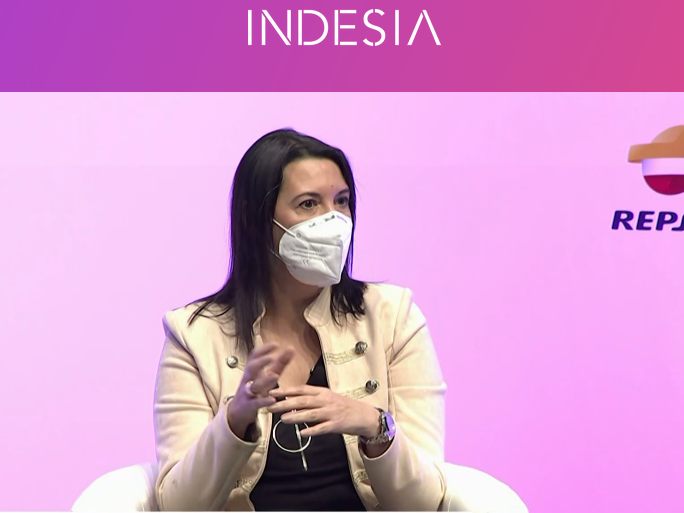 TelefonicaTech's tweet photo. Nuestra experta @Elena_Gil_Liza ha participado en la mesa "Inteligencia Artificial: una oportunidad empresarial y de país" de #ForoIndesIA, donde ha defendido la necesidad de una #IA responsable y ética. https://t.co/tsdsSmoiA6