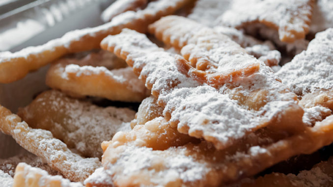 #Carnevale, tempo di #frappe e #castagnole. Ricette, storia e tradizione sono raccontate in questo articolo di Davide Buratti.
emiliaromagnavini.it/it/blog/827-fr…