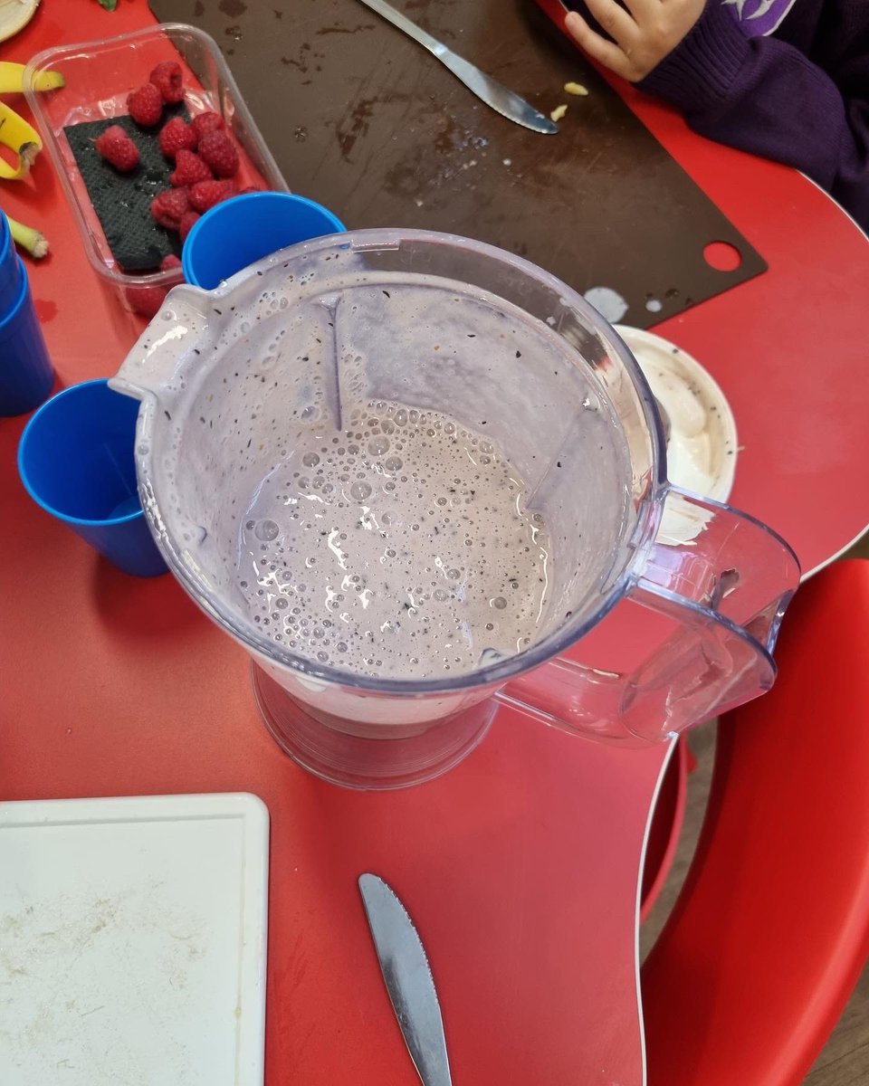HPA_Philip_Lane's tweet image. #HPAPLReception have been reading #OliversMilkshake - they followed instructions to make a yummy scrumpy frothy fruit milkshake! What better way to get to grips with our story! 📖
#welovetoread