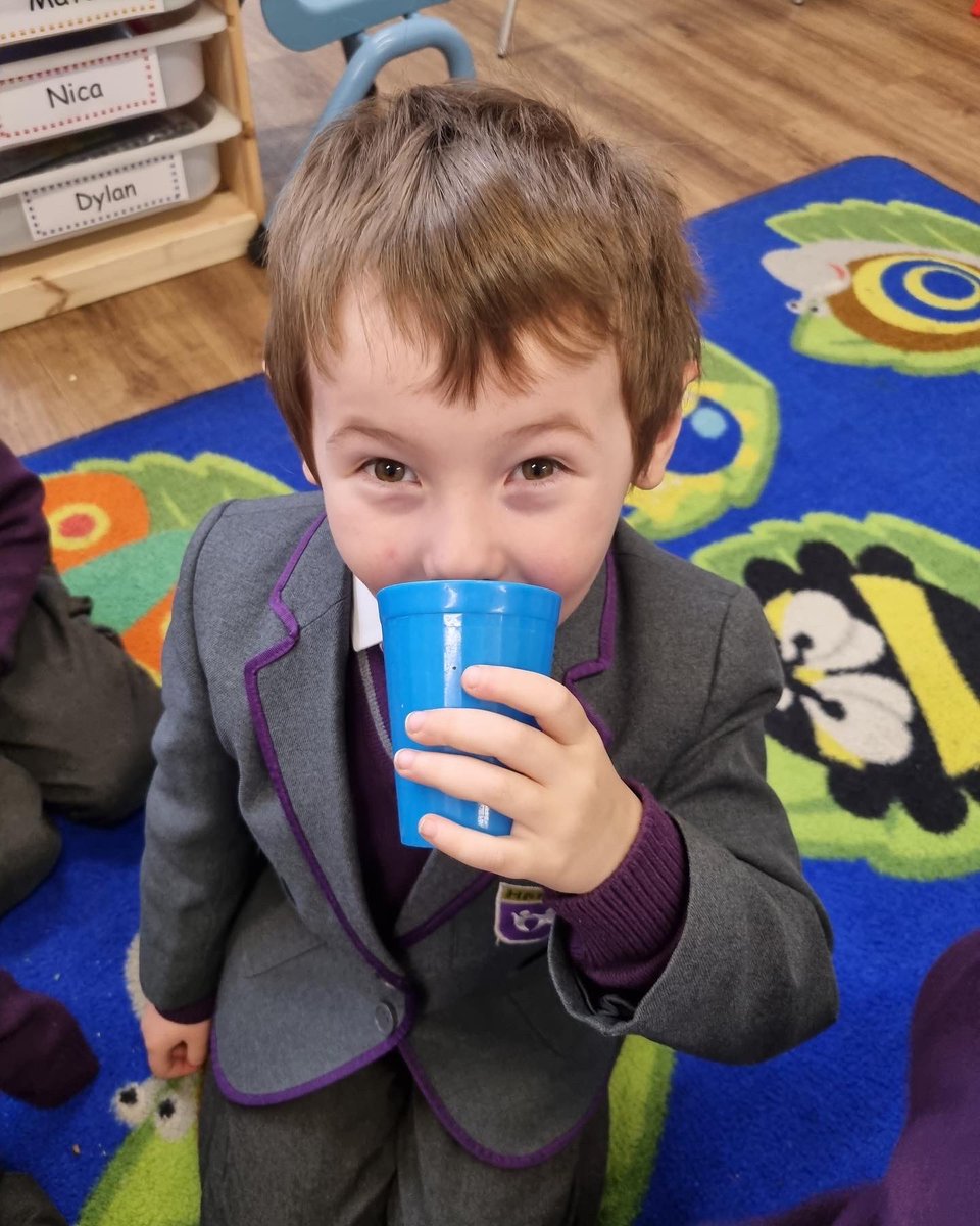 HPA_Philip_Lane's tweet image. #HPAPLReception have been reading #OliversMilkshake - they followed instructions to make a yummy scrumpy frothy fruit milkshake! What better way to get to grips with our story! 📖
#welovetoread
