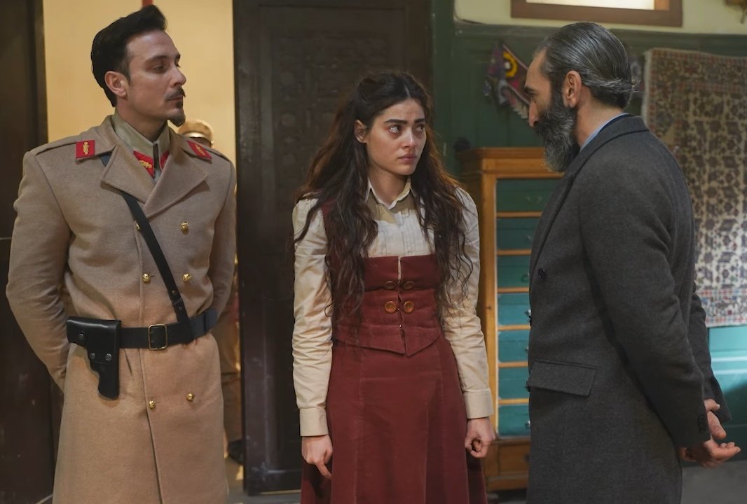 ferii_hc's tweet photo. 13.bölüm fotolarından;
Piere kızımı bir sal artık cidden!
#Aziz #AzEf https://t.co/rkbswKRjDL