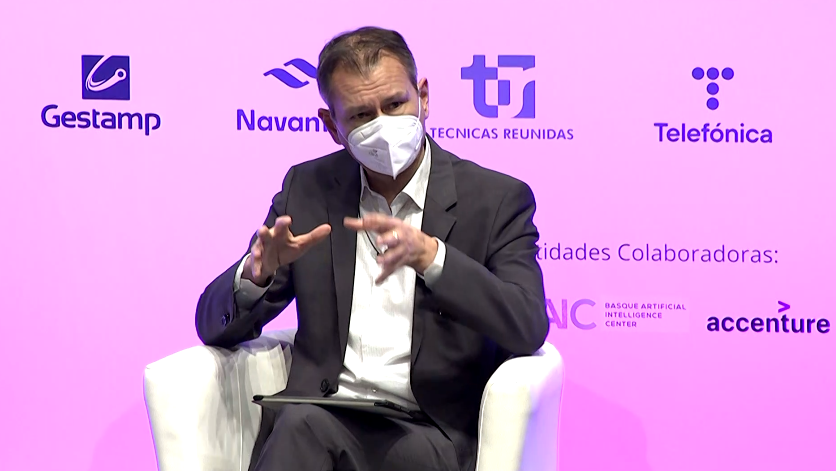 IndesiaOrg's tweet photo. 💭 "No sólo estamos trabajando en el sector industrial, y queremos aterrizar la experiencia de grandes empresas para que todos puedan usar la #InteligenciaArtificial de forma ética." - @vrbenjamins, Chief AI &amp; Data Strategist, @Telefonica y co-founder de @odise_ia | #ForoIndesIA https://t.co/awrcataajw